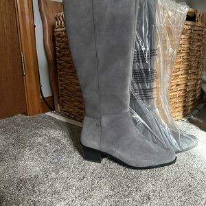 New grey Vionic suede boots